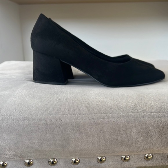 Steve Madden Black Drey Microsuede Block Heel - Picture 2 of 8